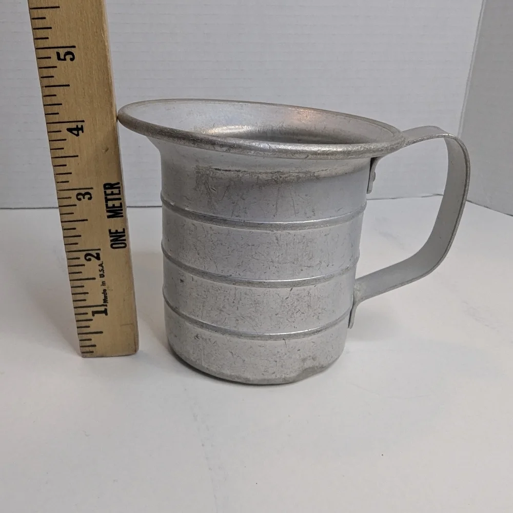 WEAR EVER No 5260 1/2 Vintage Aluminum Measuring Cup